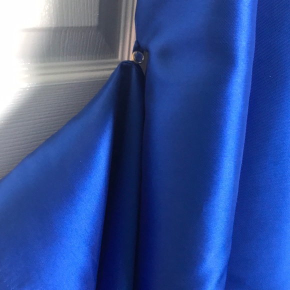 Gorgeous Women’s Royal Blue formal prom party gown in size4 - Picture 10 of 17